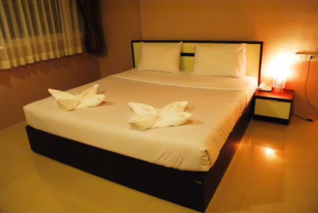ATHOME HOTEL TWO NANAI 8 & THAI KITCHEN