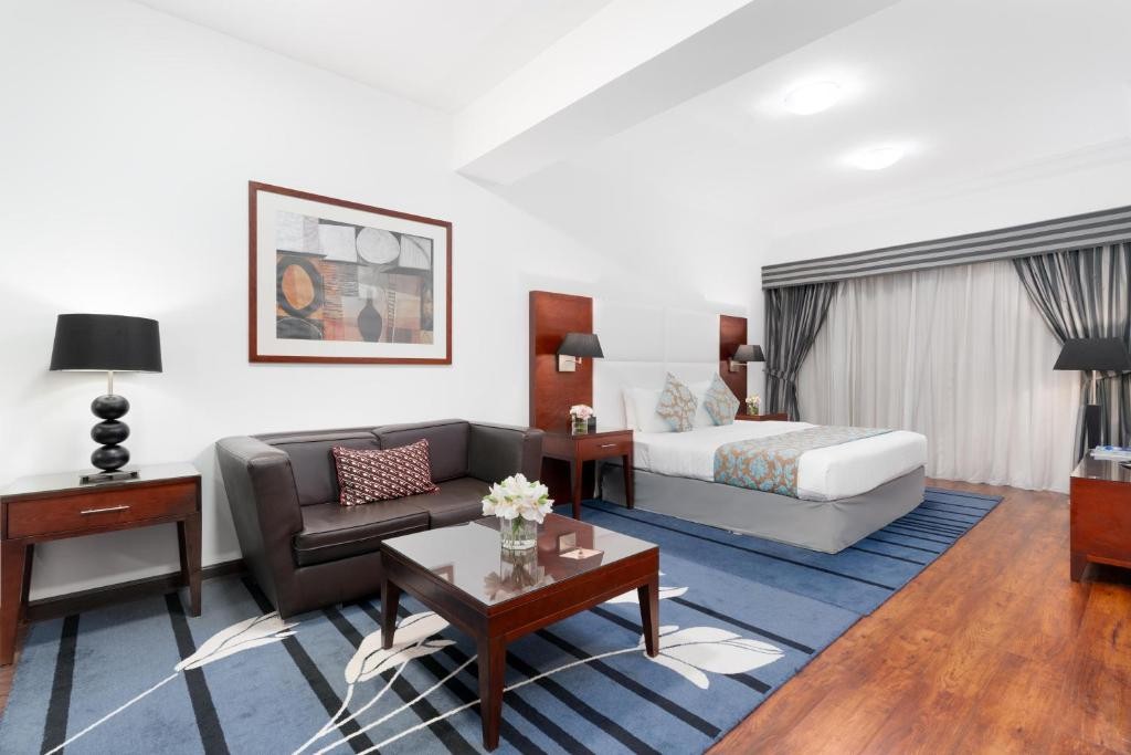 GOLDEN SANDS HOTEL & RESIDENCES