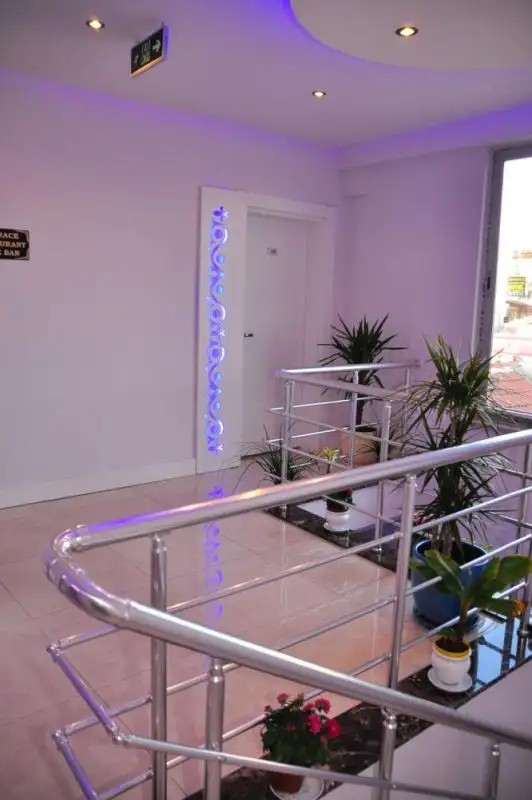 AURA BOUTIQUE