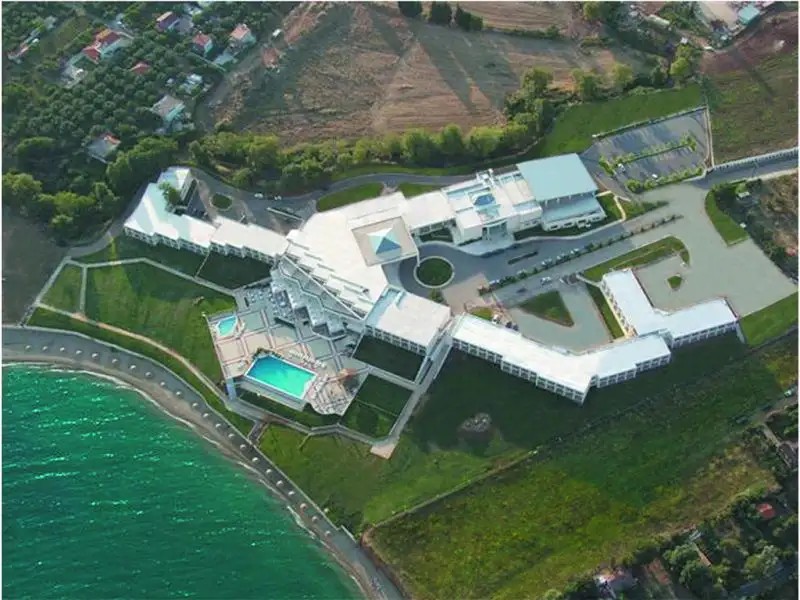 THRAKI PALACE