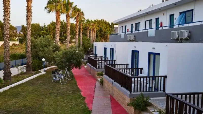 SMARAGDI HOTEL & APARTMENTS
