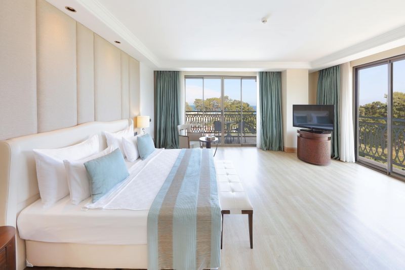 deluxe large side sea view