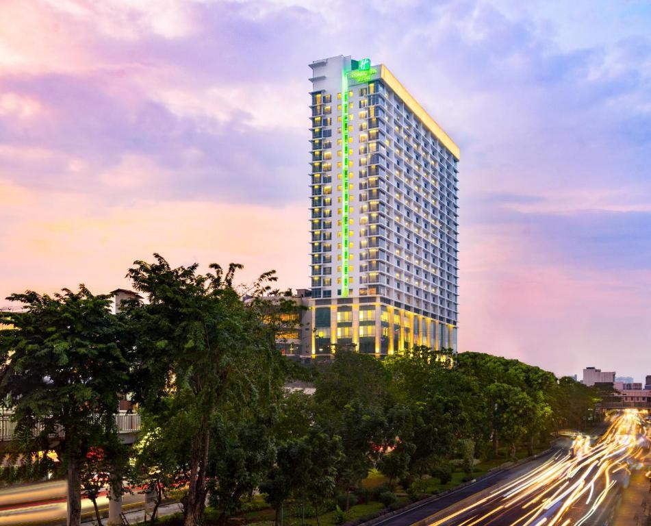 HOLIDAY INN & SUITES JAKARTA GAJAH MADA