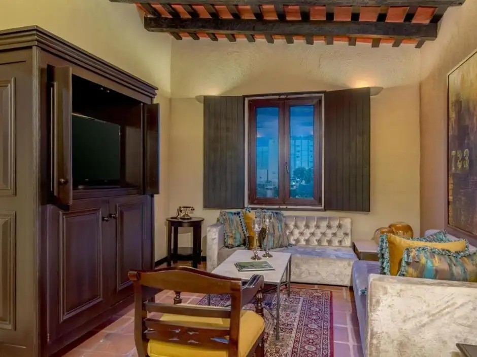 HOSTAL NICOLAS DE OVANDO 