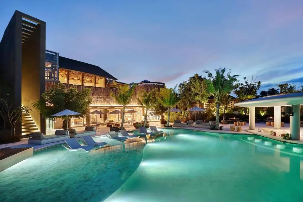 CROSS BALI BREAKERS RESORT