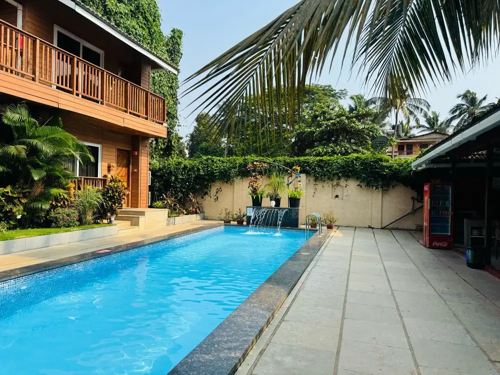 TREEHOUSE MARS BEACH COTTAGES