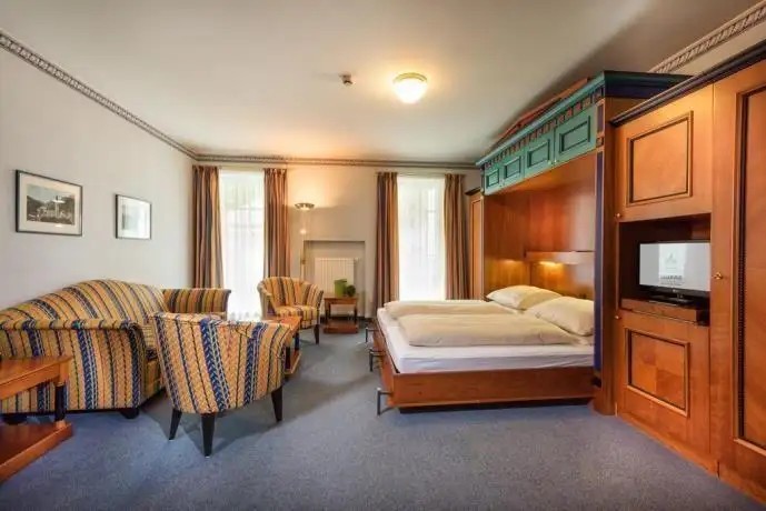 MONDI HOLIDAY BELLEVUE