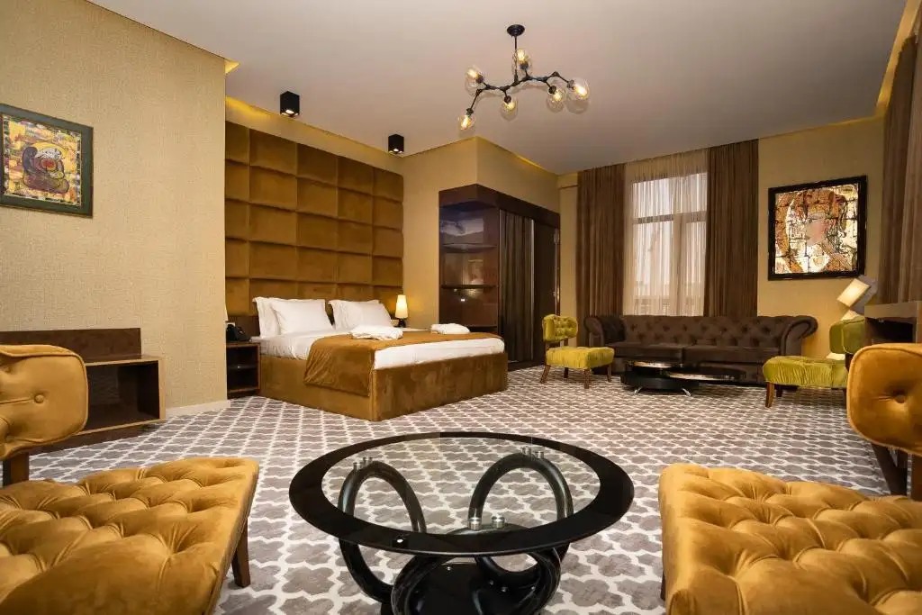 GALLERY ART HOTEL