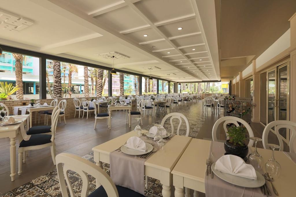CRYSTAL PARAISO AQUA COLLECTION (EX. CRYSTAL PARAISO VERDE RESORT & SPA)
