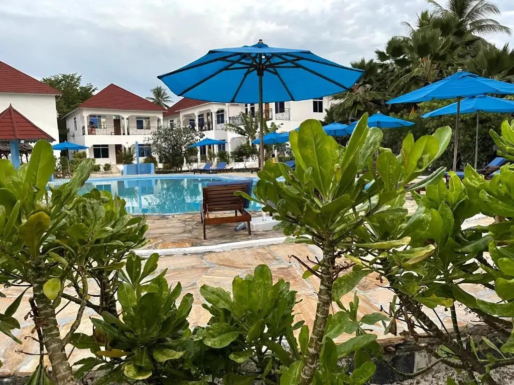 VISITORS INN HOTEL