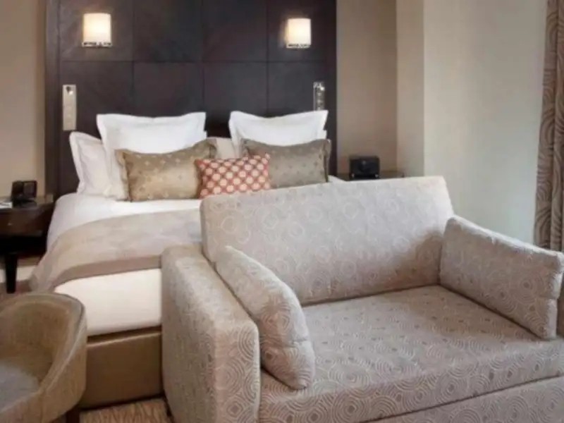 JUMEIRAH CARLTON TOWER