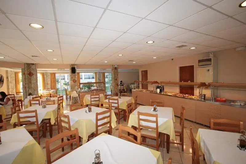 VILLAGE INN STUDIOS & FAMILY APART