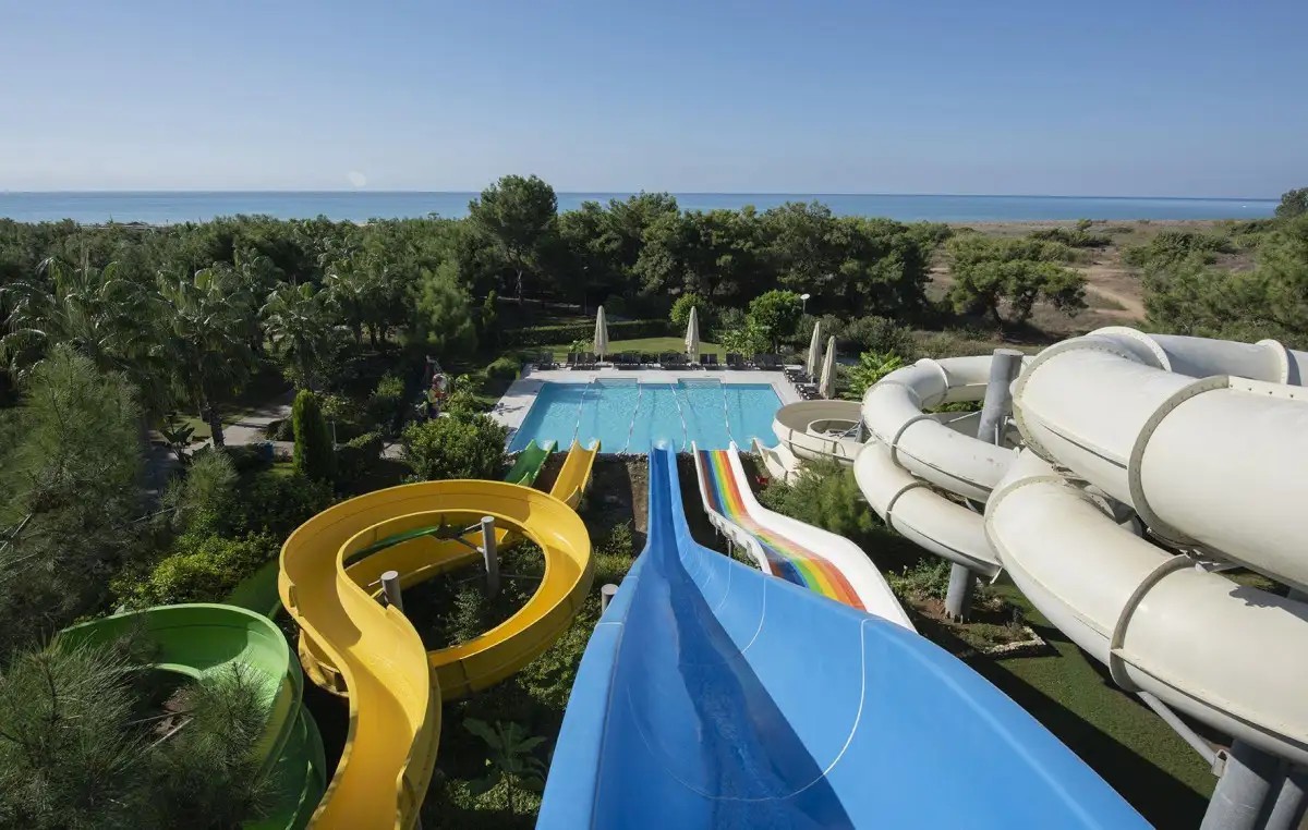 LYKIA WORLD & LINKS GOLF