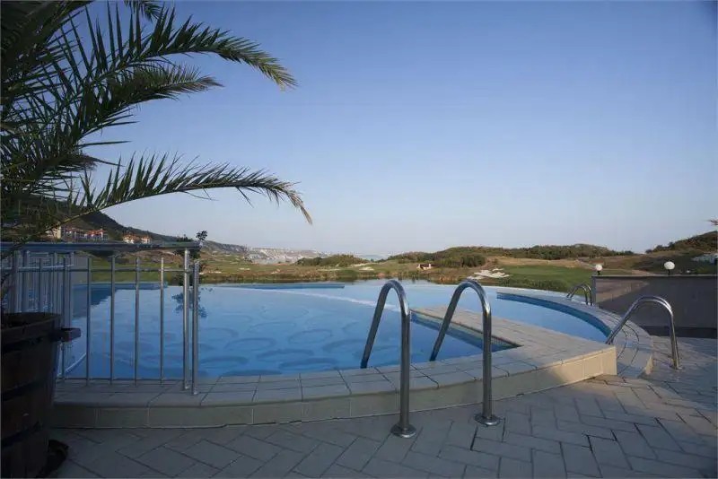 THRACIAN CLIFFS GOLF & BEACH RESORT