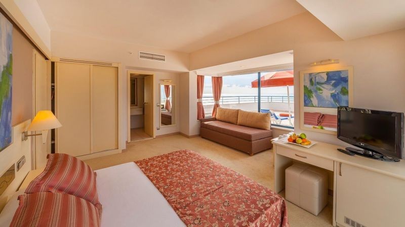 sunrise jacuzzi suite