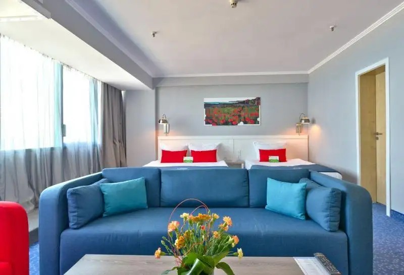 INTERNATIONAL HOTEL CASINO & TOWER SUITES