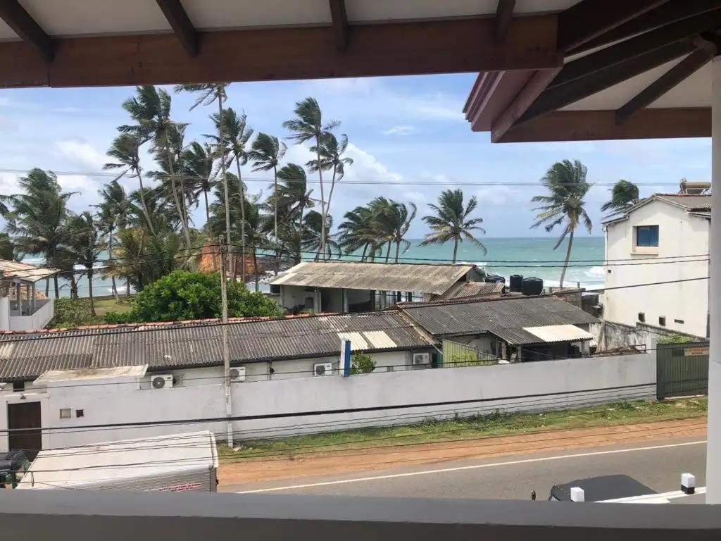 MIRISSA OCEAN BREEEZE HOTEL