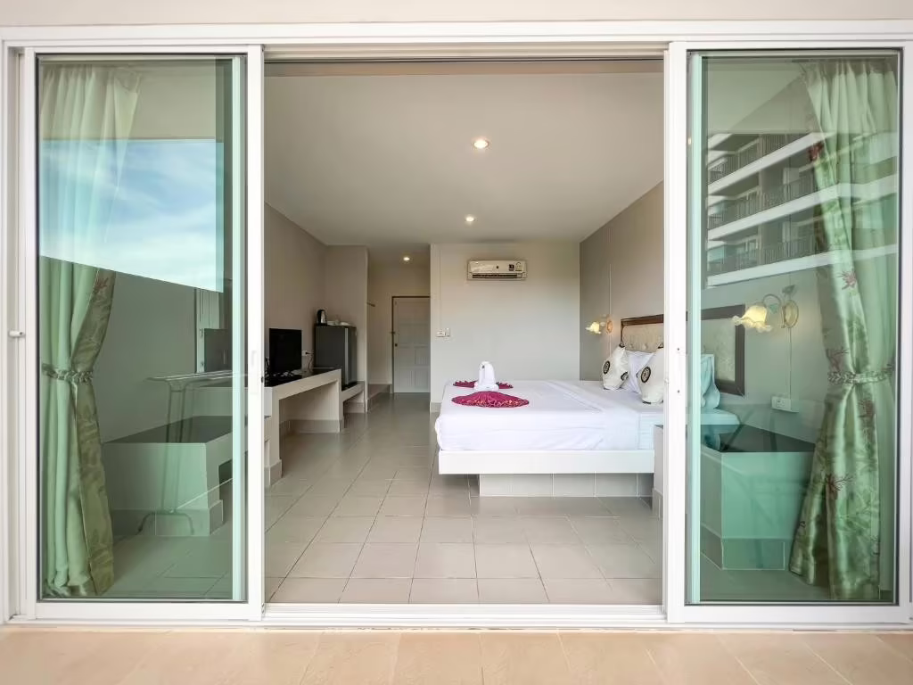 TRI'S MIRACLE KATA BEACH SIDE