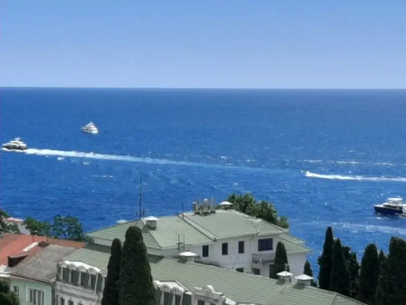 НОМЕР С ВИДОМ НА МОРЕ