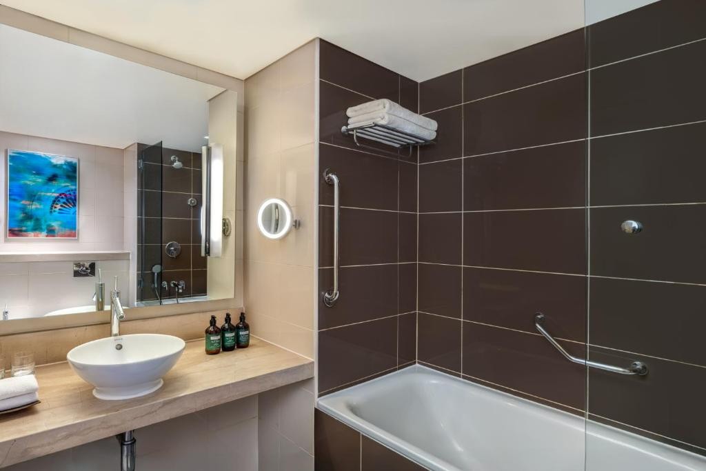 YAS PLAZA MANGROVES BY IHG (EX. RADISSON BLU YAS ISLAND ABU DHABI)