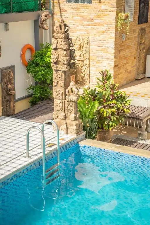 LA VINTAGE RESORT (EX. POPPA PALACE)