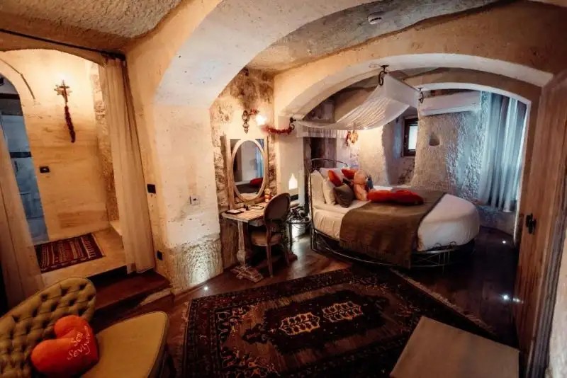 TAFONI HOUSES CAVE HOTEL