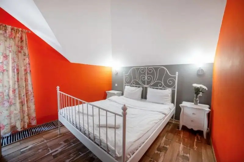 AVIA HOUSE