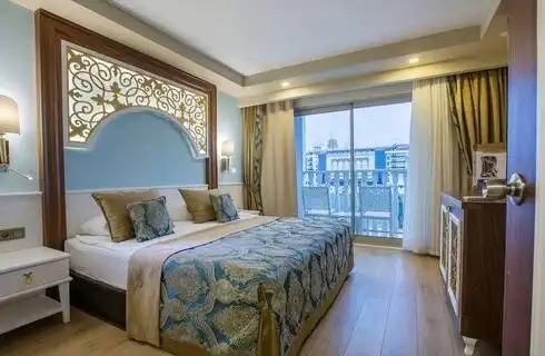 family 2 bedrooms side sea view 
