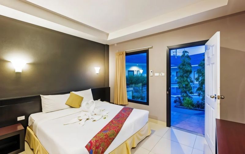 deluxe bungalow pool access