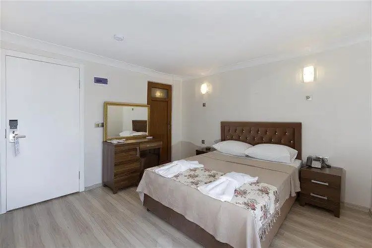 REIS BEACH HOTEL