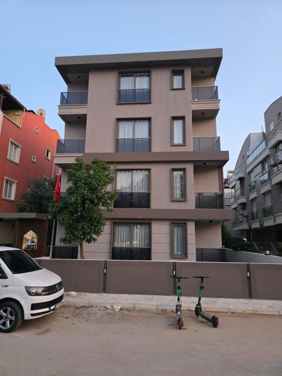 MEYDE PLUS SUITES