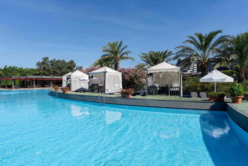 LIMAK LARA DE LUXE HOTEL & RESORT