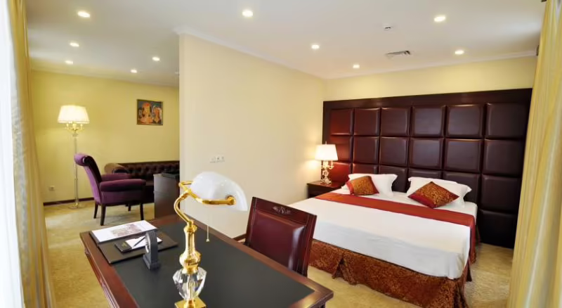 GM HOTEL