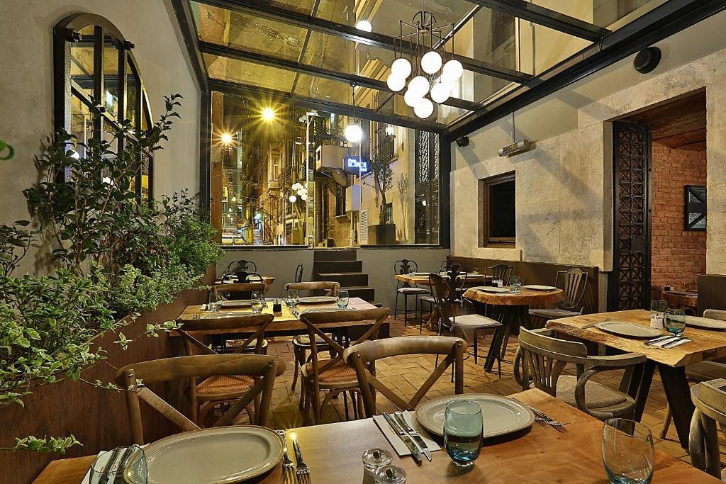 TAXIM LOUNGE HOTEL