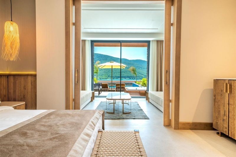 swim up sea view