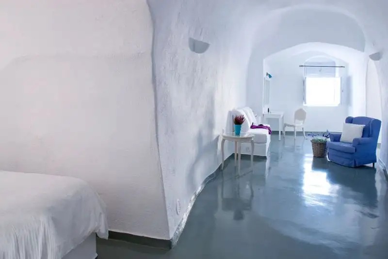 CLIFF SIDE SUITES