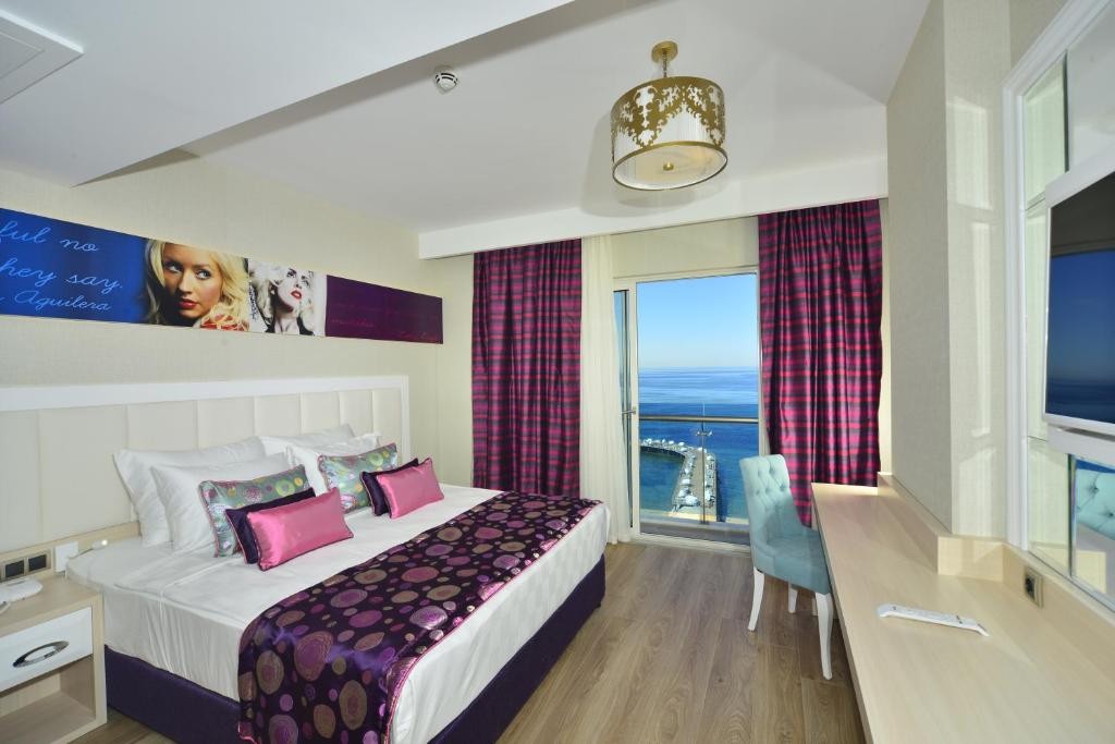 AZURA DELUXE RESORT & SPA