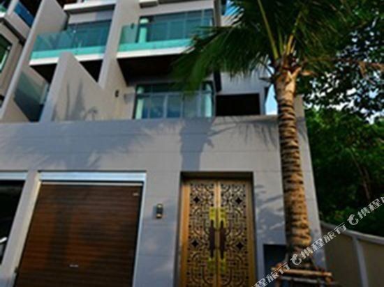 BUKIT POOL VILLAS