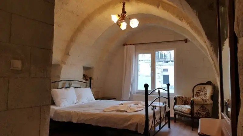 MACCAN CAVE HOTEL