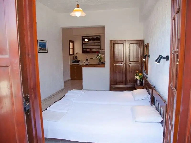 THANIA SEASIDE LUXURY SMOTEL (EX. THANIA STUDIOS APT)