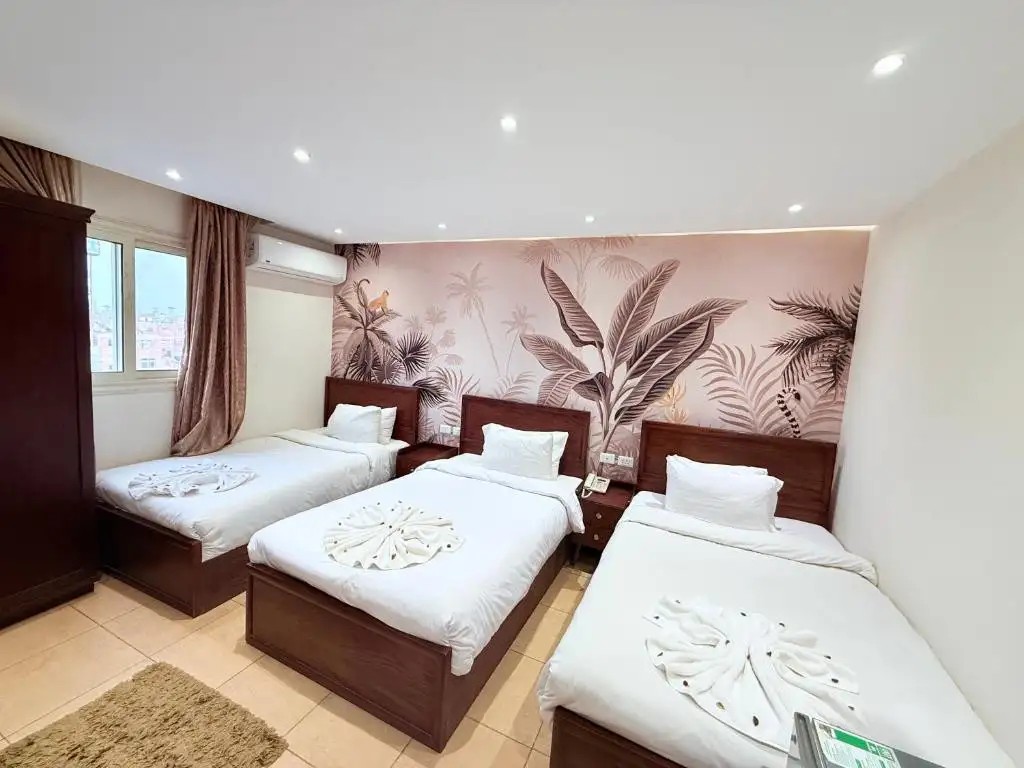 KING KHAFREN VIEW INN
