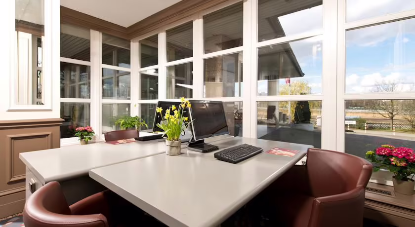 LEONARDO HAMBURG STILLHORN