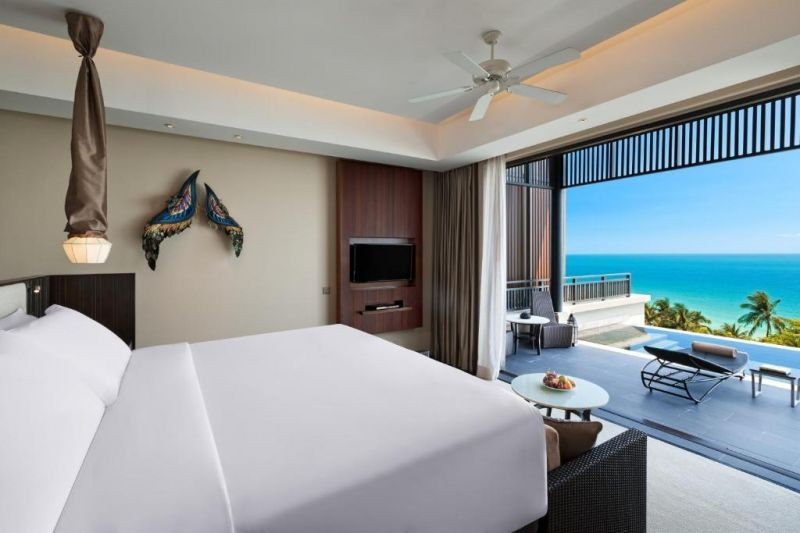 grand pool suite ocean view