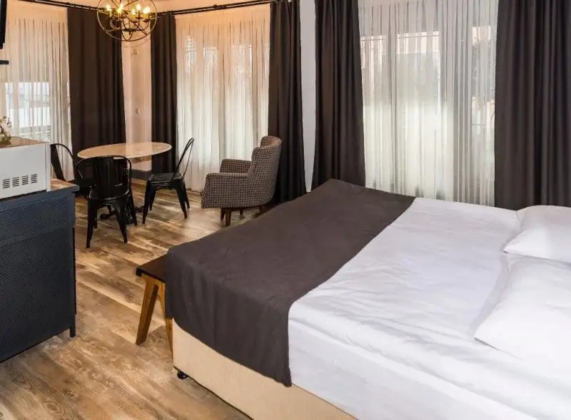 B GUEST HOTEL