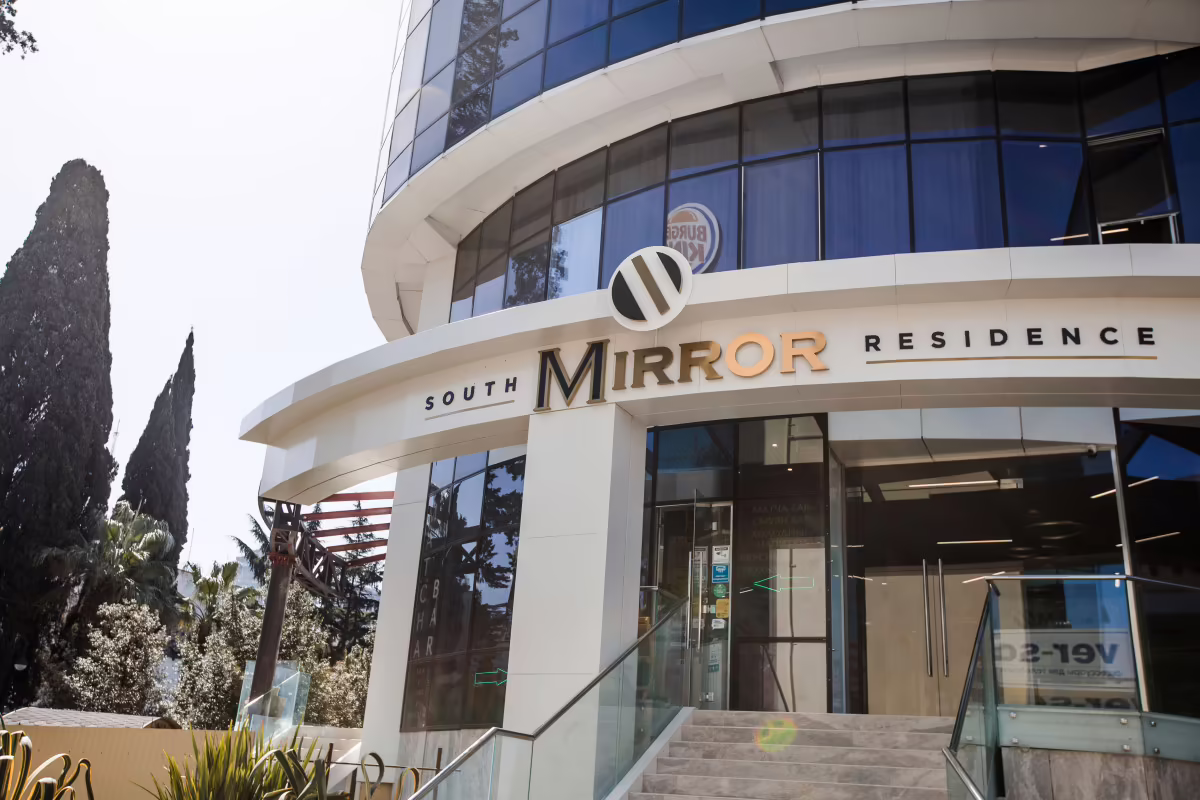 SOUTH MIRROR RESIDENCE
