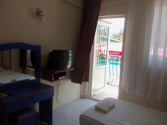 CAM HOTEL