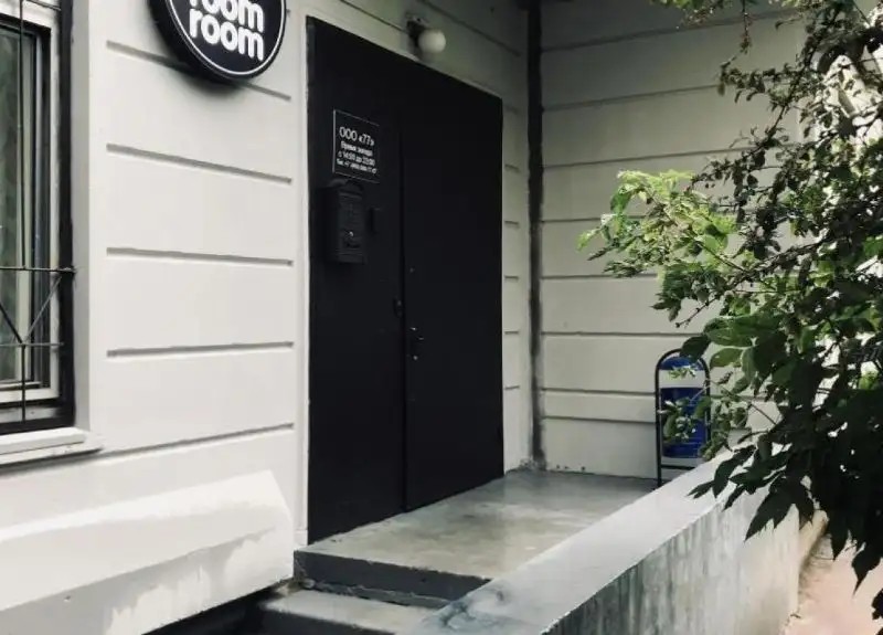 ROOM ROOM
