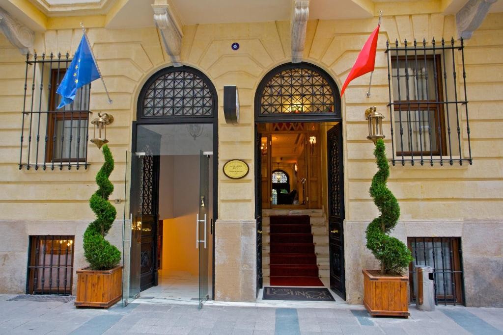 TAXIM LOUNGE HOTEL