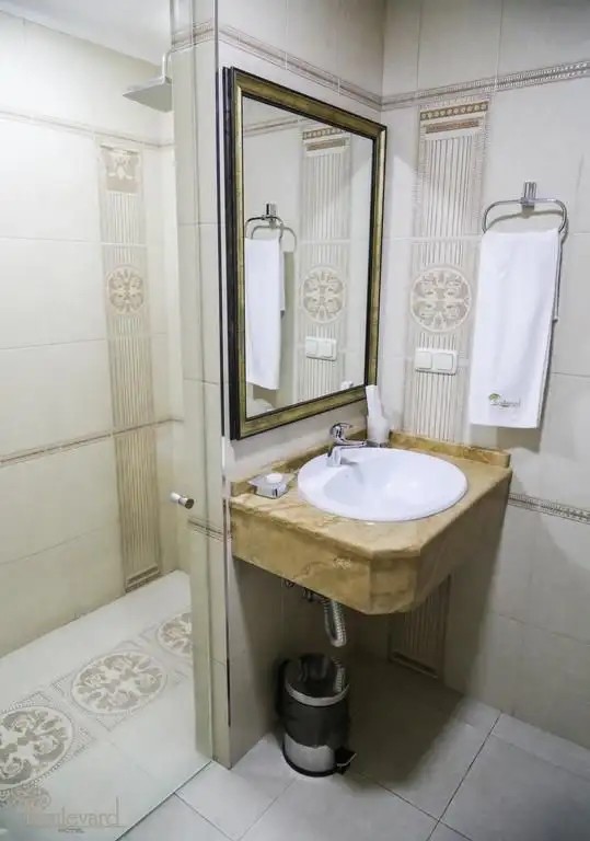 BOULEVARD HOTEL