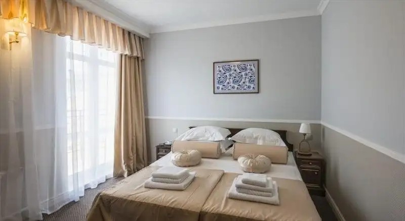 АГЛАЯ ОТЕЛЬ И КОРТЪЯРД